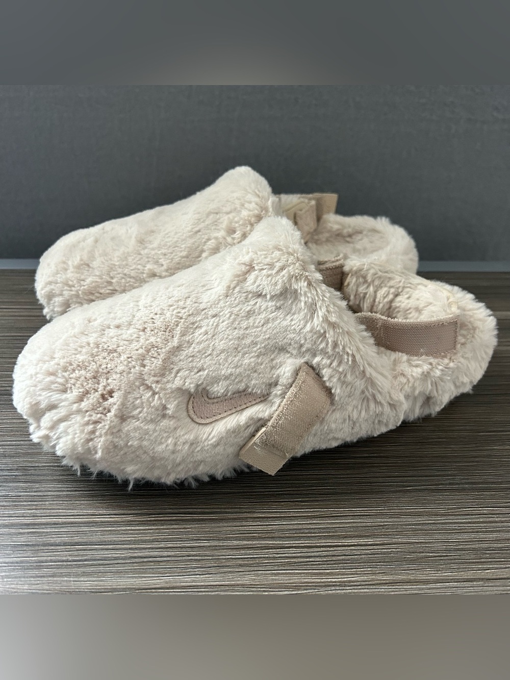 Nike Women’s Calm Mule SE NA Size 8 Fuzzy Fur Cozy Slingback clog Beige